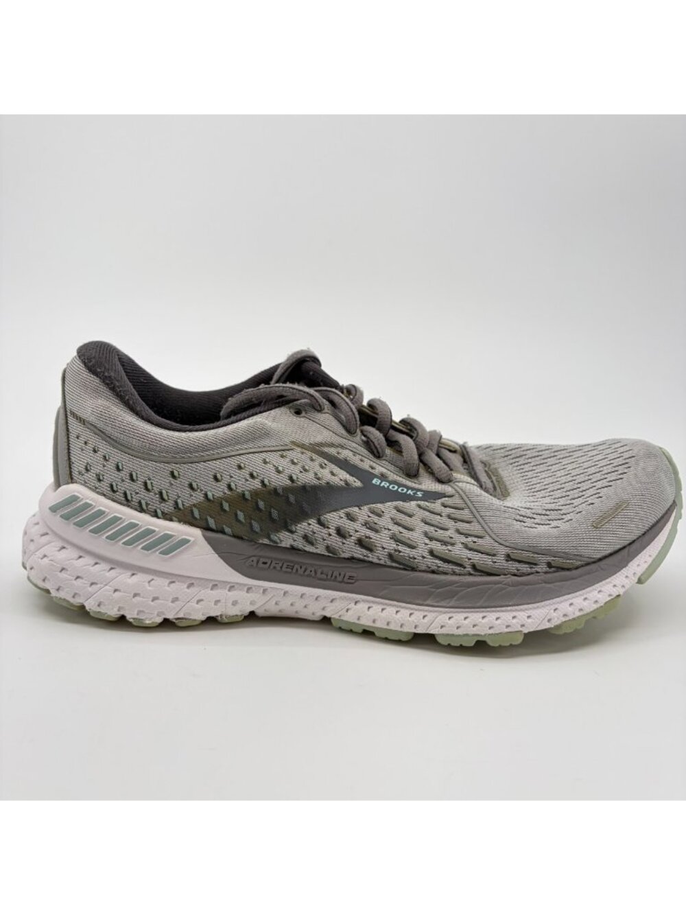 Brooks Adrenaline GTS 21 Womens Size 7 Gray Athletic Running Shoes Sneakers